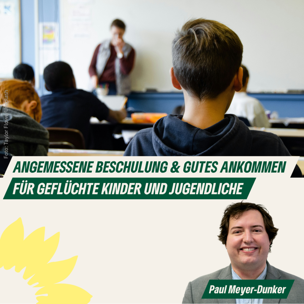 Schüler*innen in einem Klassenraum, Portrait Paul Meyer-Dunker, Text: Angemessene Beschulung & gutes Ankommen für Geflüchtete Kinder und Jugendliche